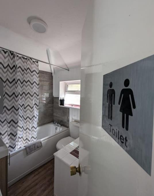 As Peaceful Home Bescot Bagian luar foto