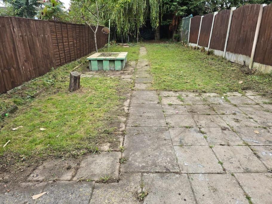 As Peaceful Home Bescot Bagian luar foto